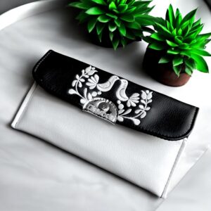 Fekete/fehér (magyaros madár hímzés)