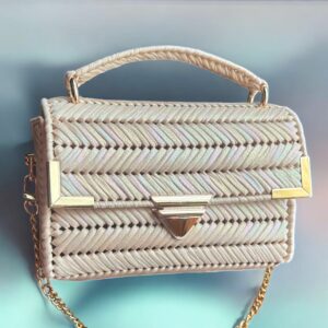 Bézs/arany szerelékkel