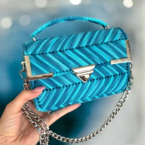 Türkiz/ezüst szerelékkel