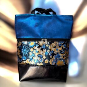 Fekete bőr/virágos bőr/királykék bőr